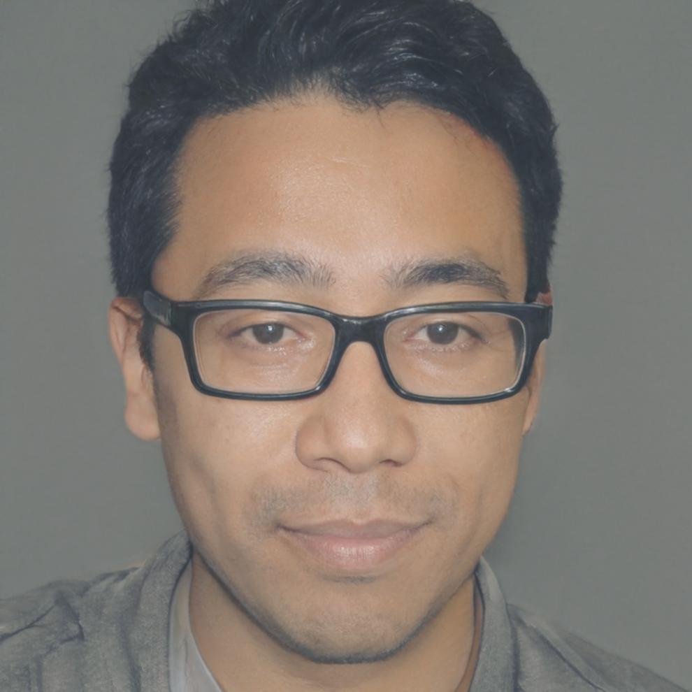 Michael Chen, Senior Financial Strategist